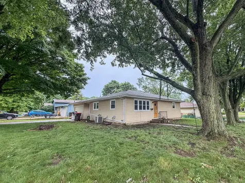 811 North East Street Leroy IL 61752