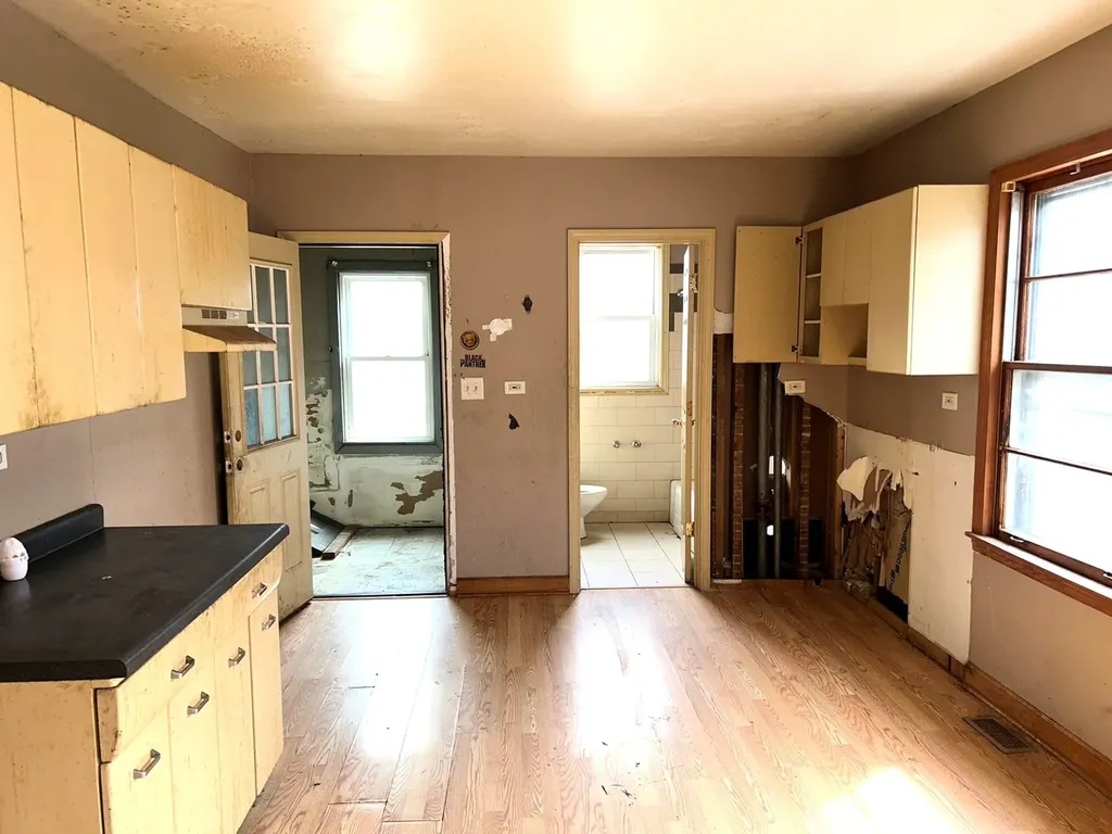 12557 Ann Street Blue Island IL 60406