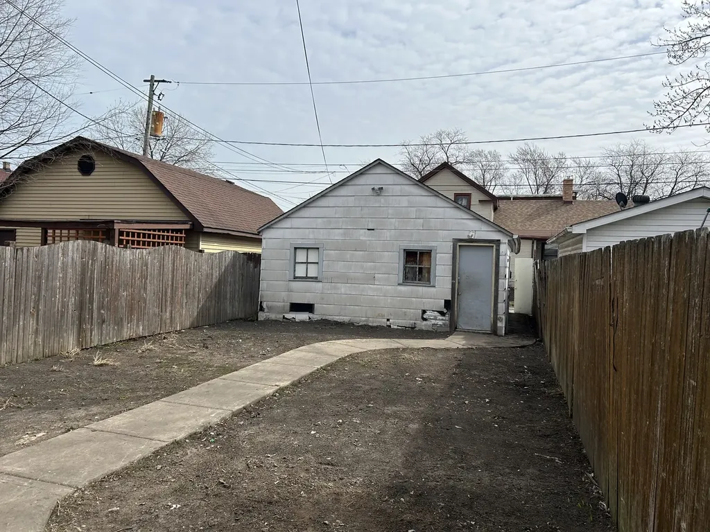 12557 Ann Street Blue Island IL 60406