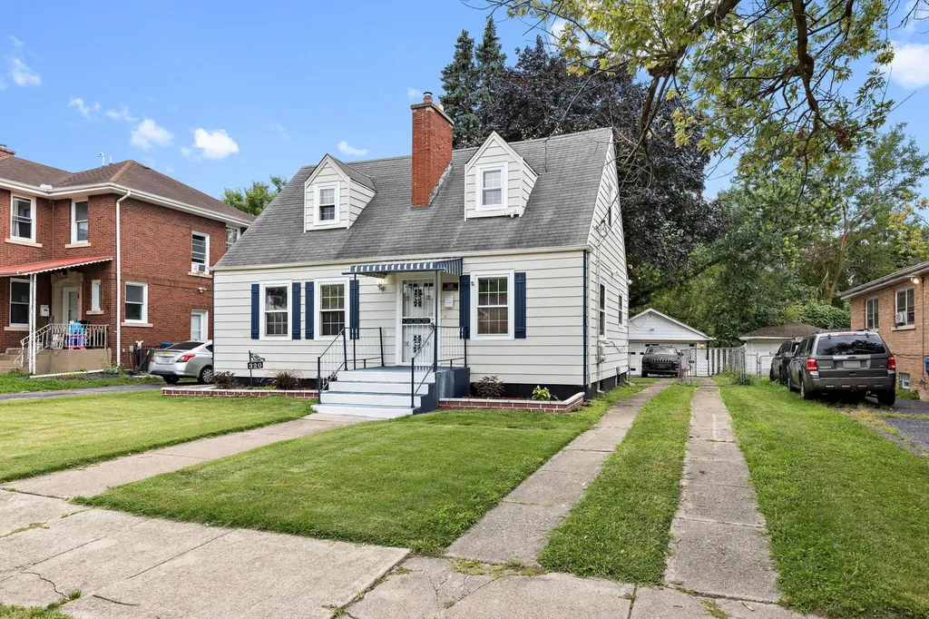 320 Streamside Drive Harvey IL 60426