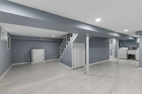320 Streamside Drive Harvey IL 60426