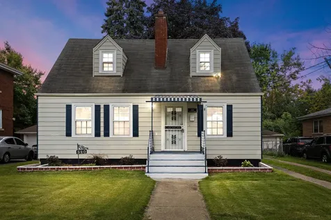 320 Streamside Drive Harvey IL 60426