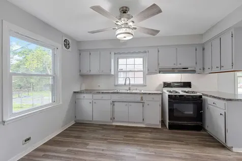 320 Streamside Drive Harvey IL 60426