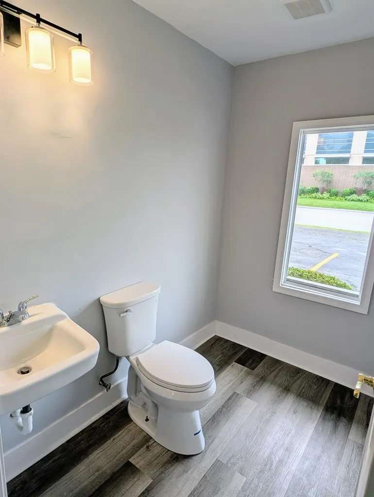 1S085 Summit Avenue Oakbrook Terrace IL 60181