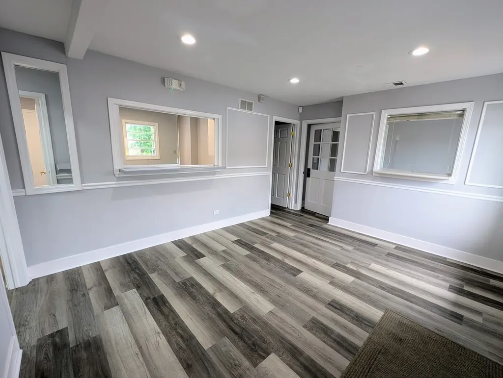 1S085 Summit Avenue Oakbrook Terrace IL 60181