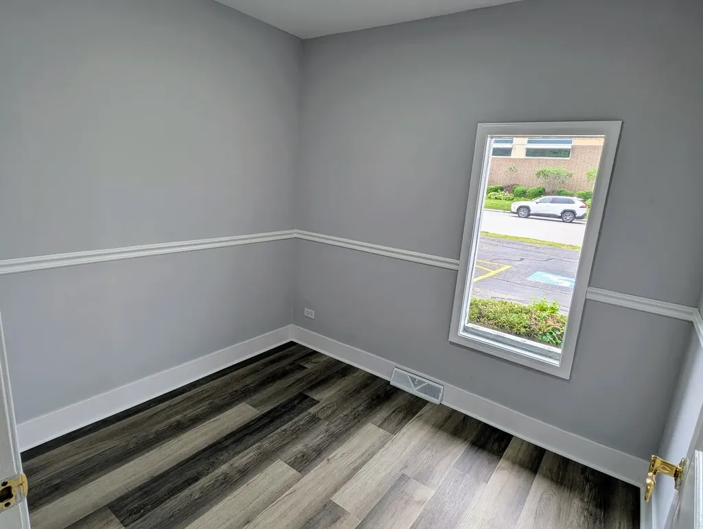 1S085 Summit Avenue Oakbrook Terrace IL 60181