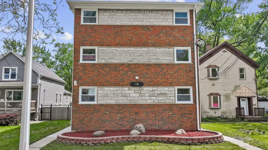 18 East 137th Street Riverdale IL 60827