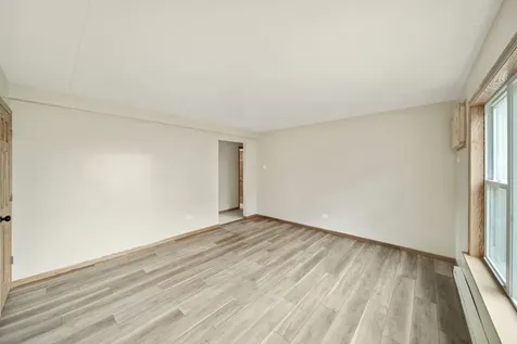 18 East 137th Street Riverdale IL 60827