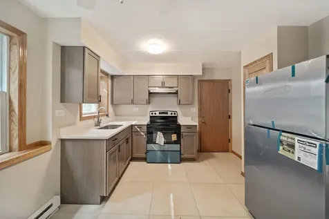 18 East 137th Street Riverdale IL 60827