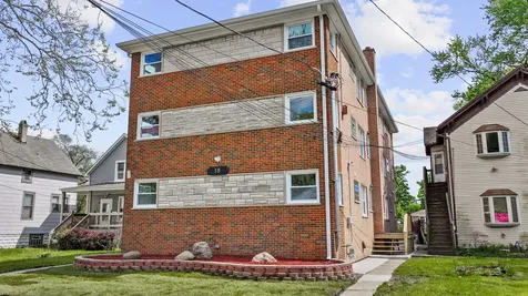 18 East 137th Street Riverdale IL 60827