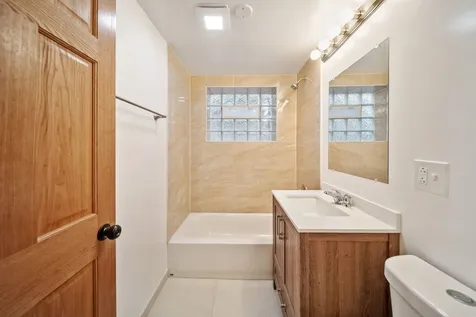 18 East 137th Street Riverdale IL 60827