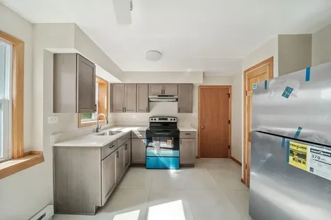 18 East 137th Street Riverdale IL 60827