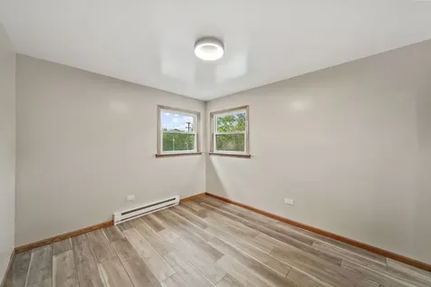 18 East 137th Street Riverdale IL 60827