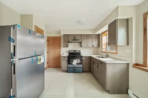 18 East 137th Street Riverdale IL 60827