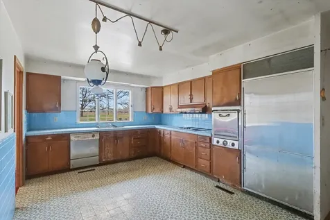 404 Oak Drive Roberts IL 60962