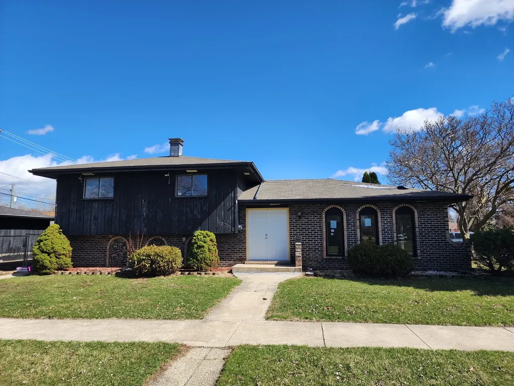 2736 178TH Street Lansing IL 60438
