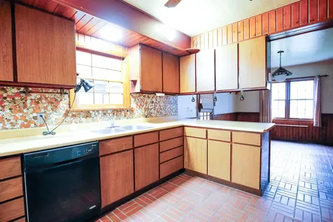 422 North Hennepin Avenue Dixon IL 61021