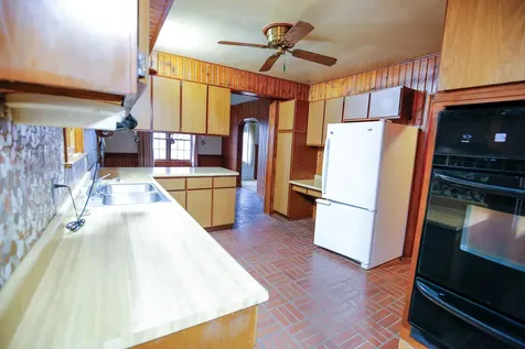 422 North Hennepin Avenue Dixon IL 61021