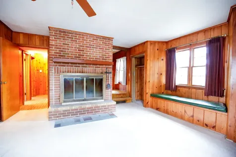 422 North Hennepin Avenue Dixon IL 61021