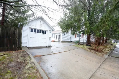422 North Hennepin Avenue Dixon IL 61021