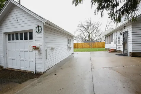 422 North Hennepin Avenue Dixon IL 61021