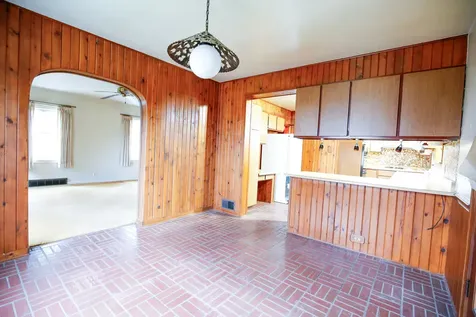 422 North Hennepin Avenue Dixon IL 61021
