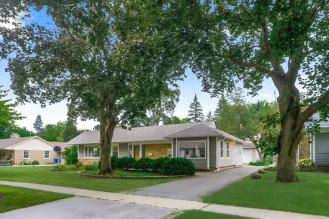 1211 James Street Geneva IL 60134