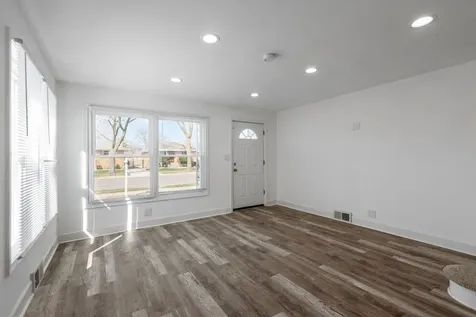 519 Bellwood Avenue Bellwood IL 60104