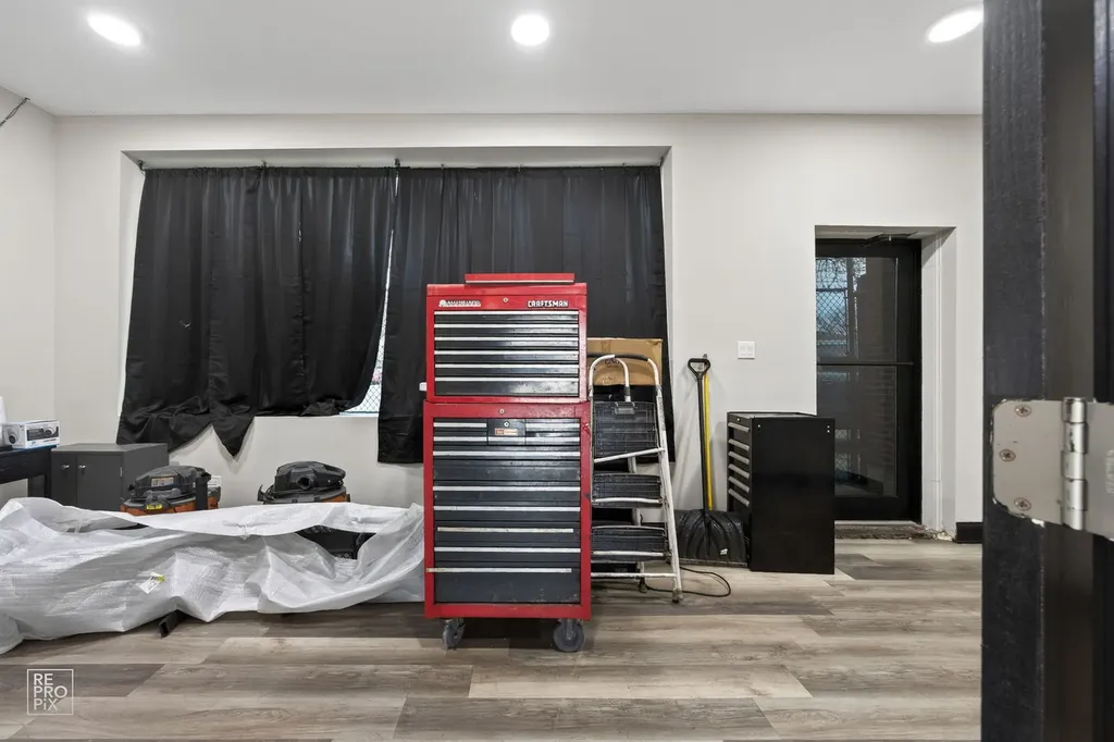 3327 West Columbus Avenue Chicago IL 60652