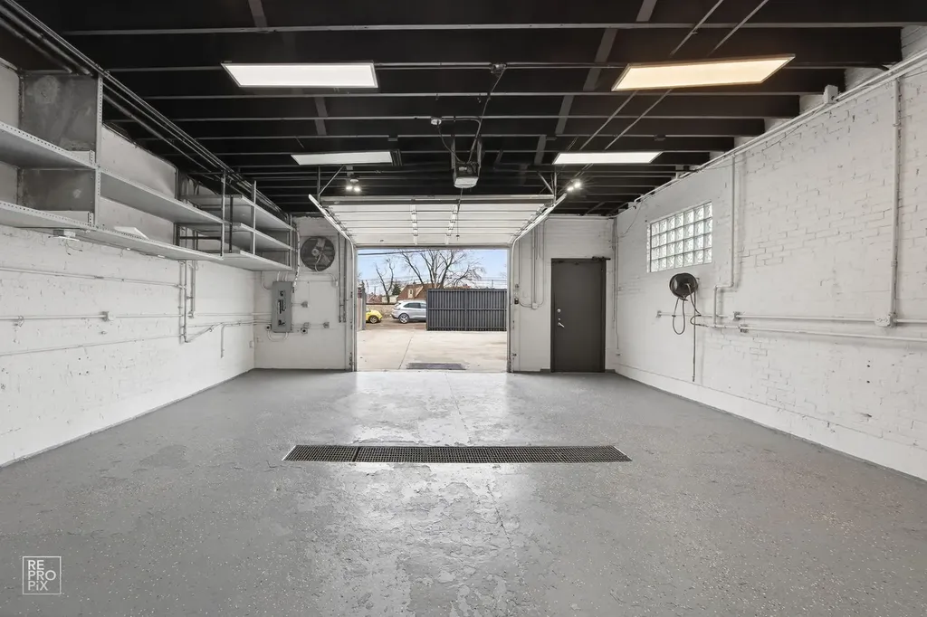 3327 West Columbus Avenue Chicago IL 60652