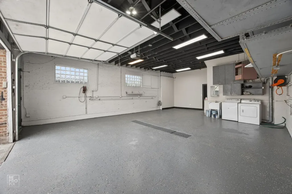 3327 West Columbus Avenue Chicago IL 60652