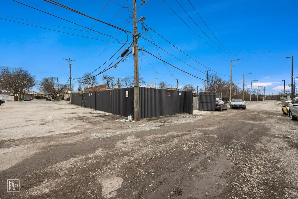 3327 West Columbus Avenue Chicago IL 60652