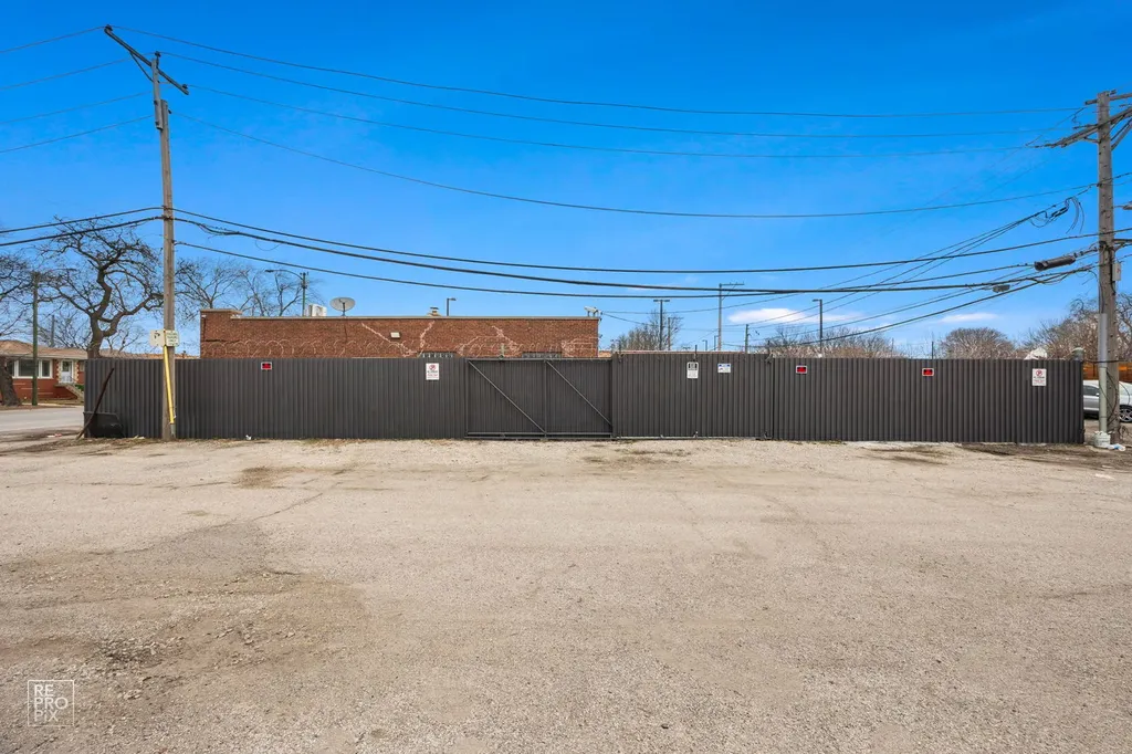 3327 West Columbus Avenue Chicago IL 60652