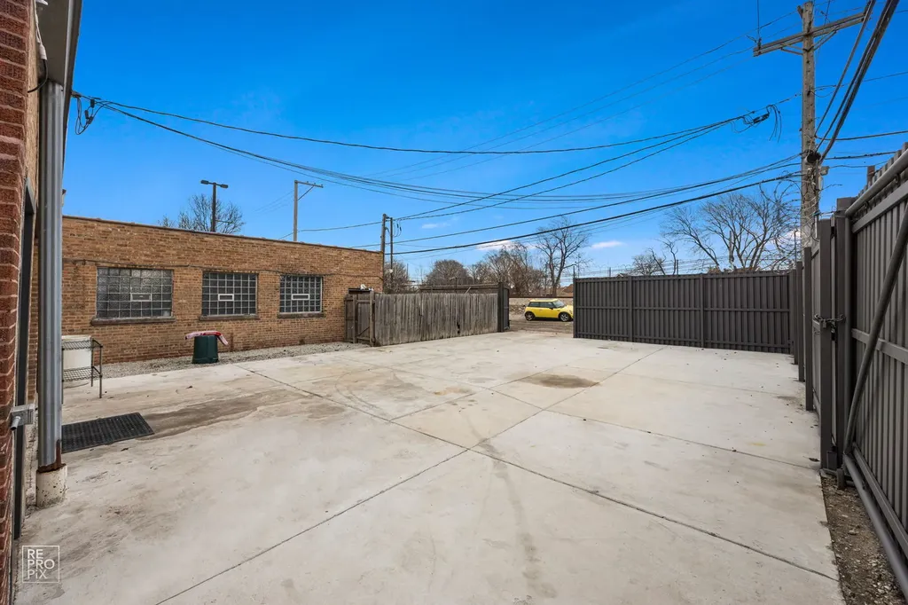 3327 West Columbus Avenue Chicago IL 60652
