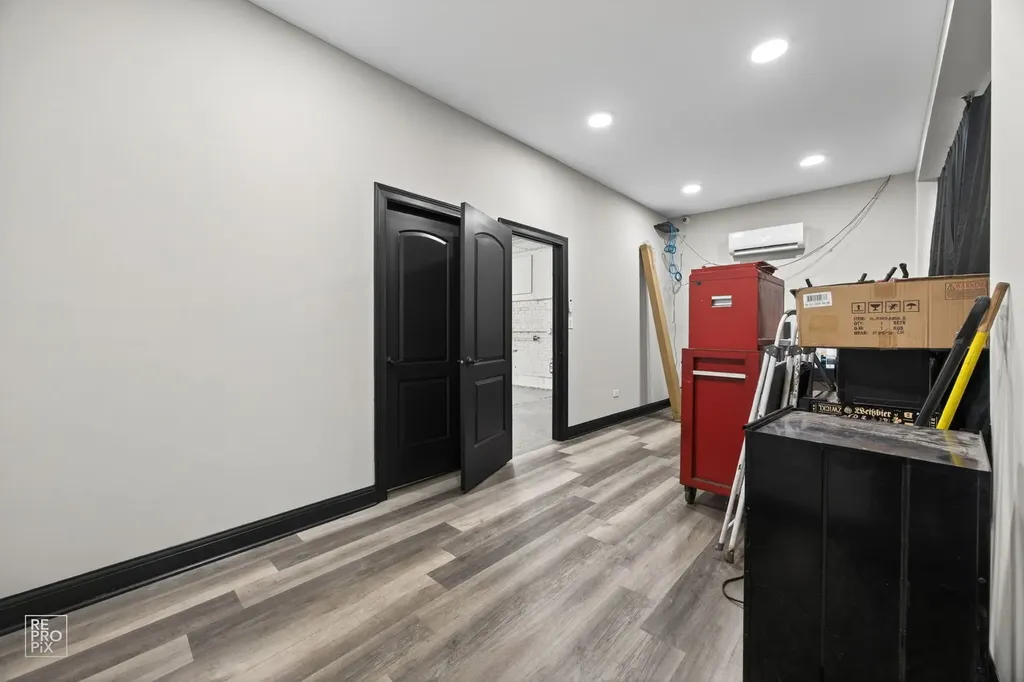 3327 West Columbus Avenue Chicago IL 60652
