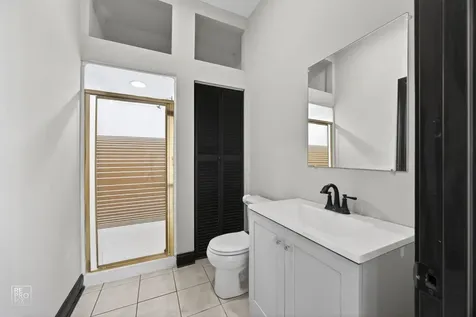 3327 West Columbus Avenue Chicago IL 60652