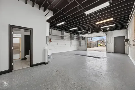 3327 West Columbus Avenue Chicago IL 60652