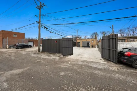 3327 West Columbus Avenue Chicago IL 60652