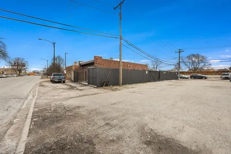 3327 West Columbus Avenue Chicago IL 60652