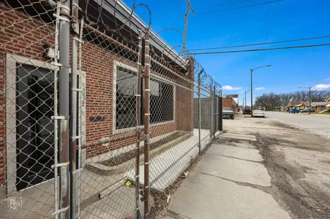 3327 West Columbus Avenue Chicago IL 60652