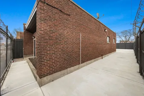 3327 West Columbus Avenue Chicago IL 60652