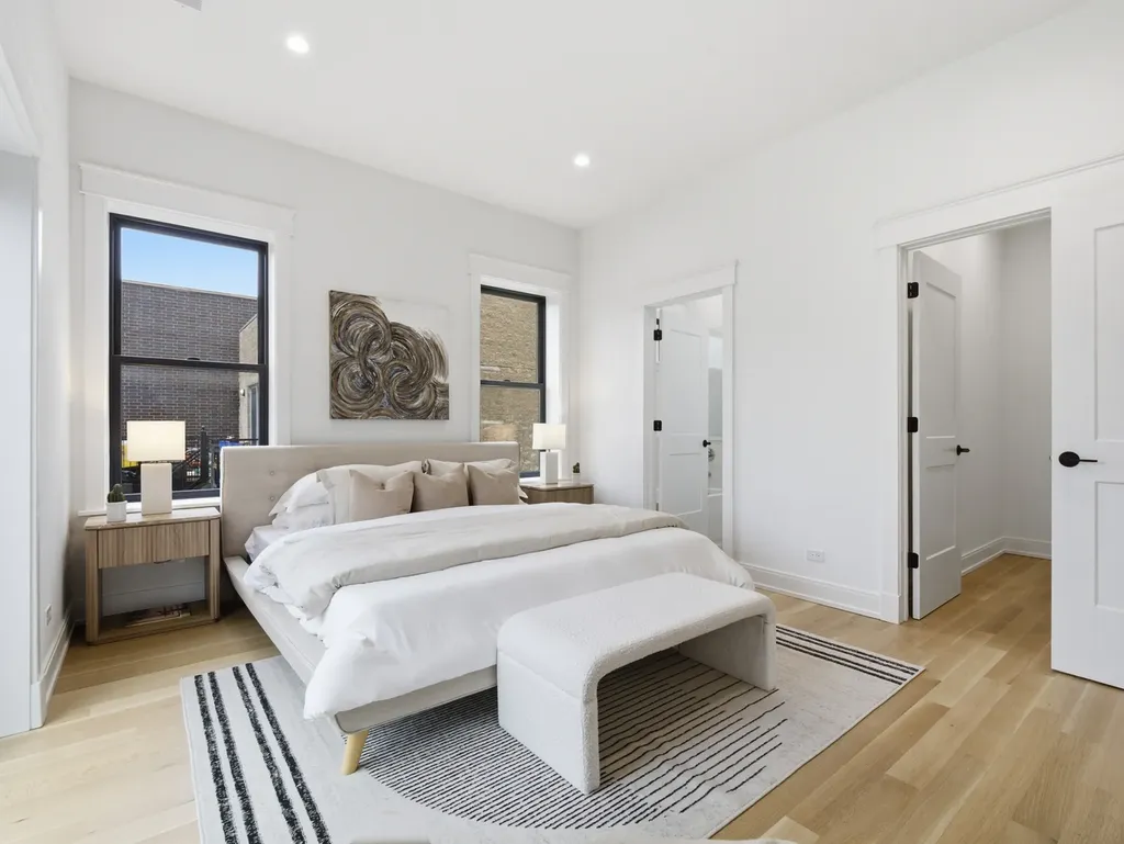 2471 North Clybourn Avenue Chicago IL 60638