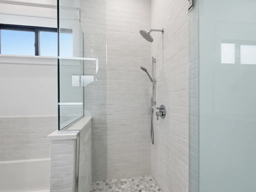 2471 North Clybourn Avenue Chicago IL 60638