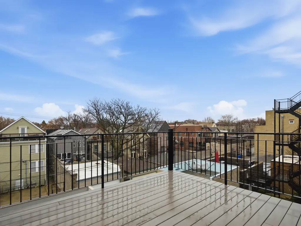 2471 North Clybourn Avenue Chicago IL 60638