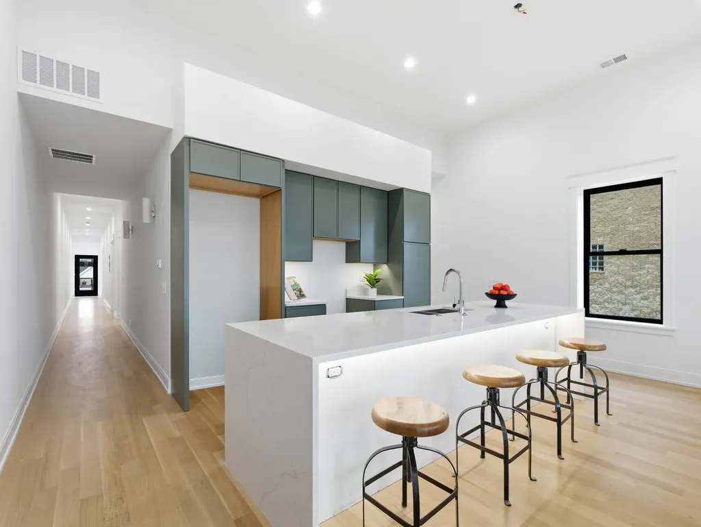 2471 North Clybourn Avenue Chicago IL 60638