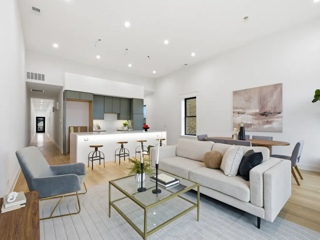 2471 North Clybourn Avenue Chicago IL 60638