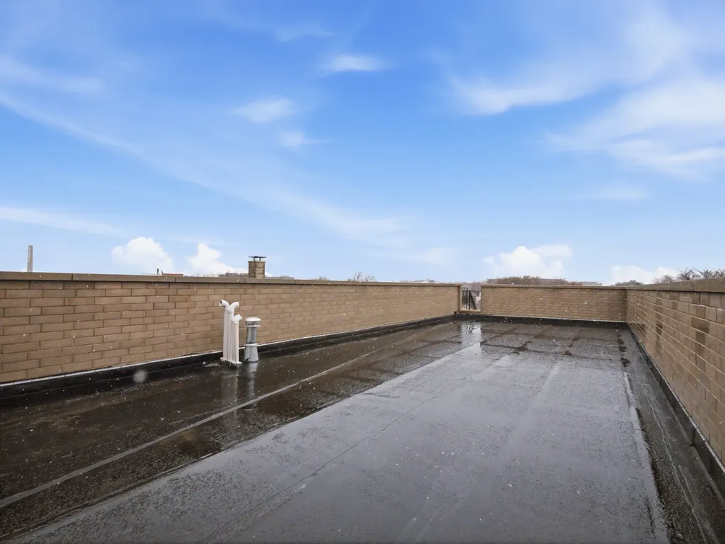 2471 North Clybourn Avenue Chicago IL 60638
