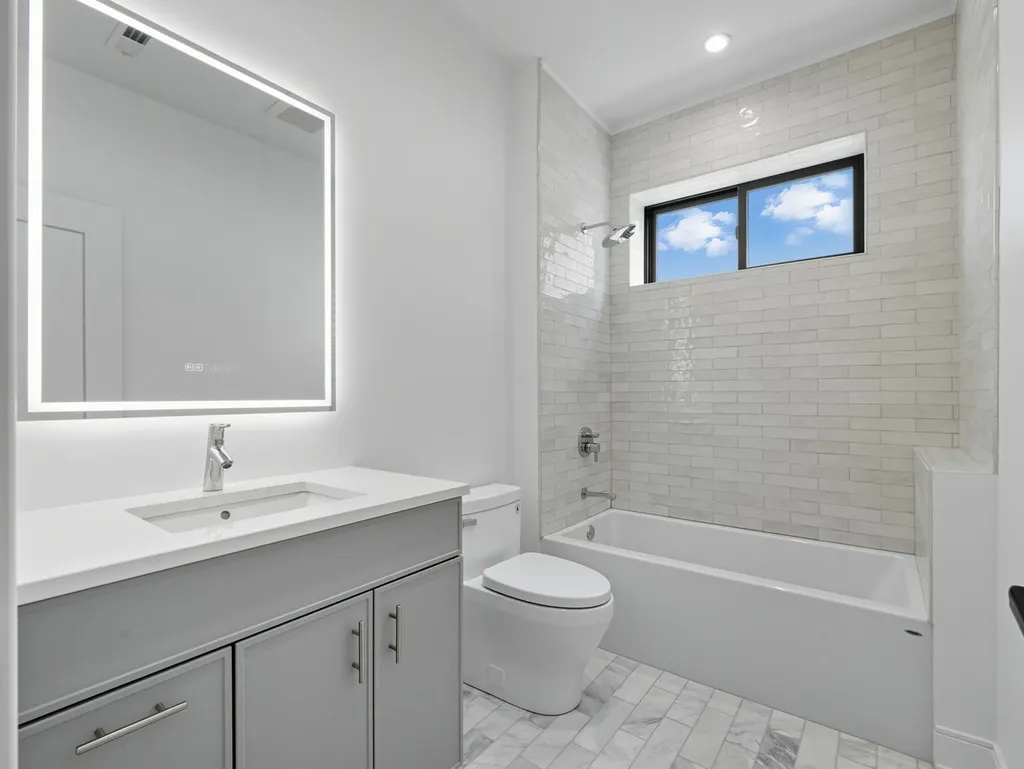 2471 North Clybourn Avenue Chicago IL 60638