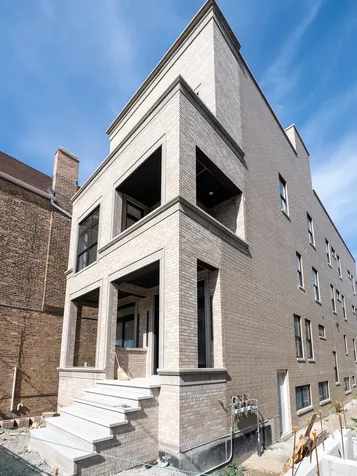 2471 North Clybourn Avenue Chicago IL 60638