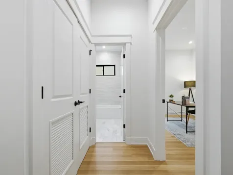 2471 North Clybourn Avenue Chicago IL 60638